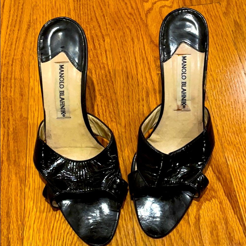 Manolo Blahnik patent leather slides sz40